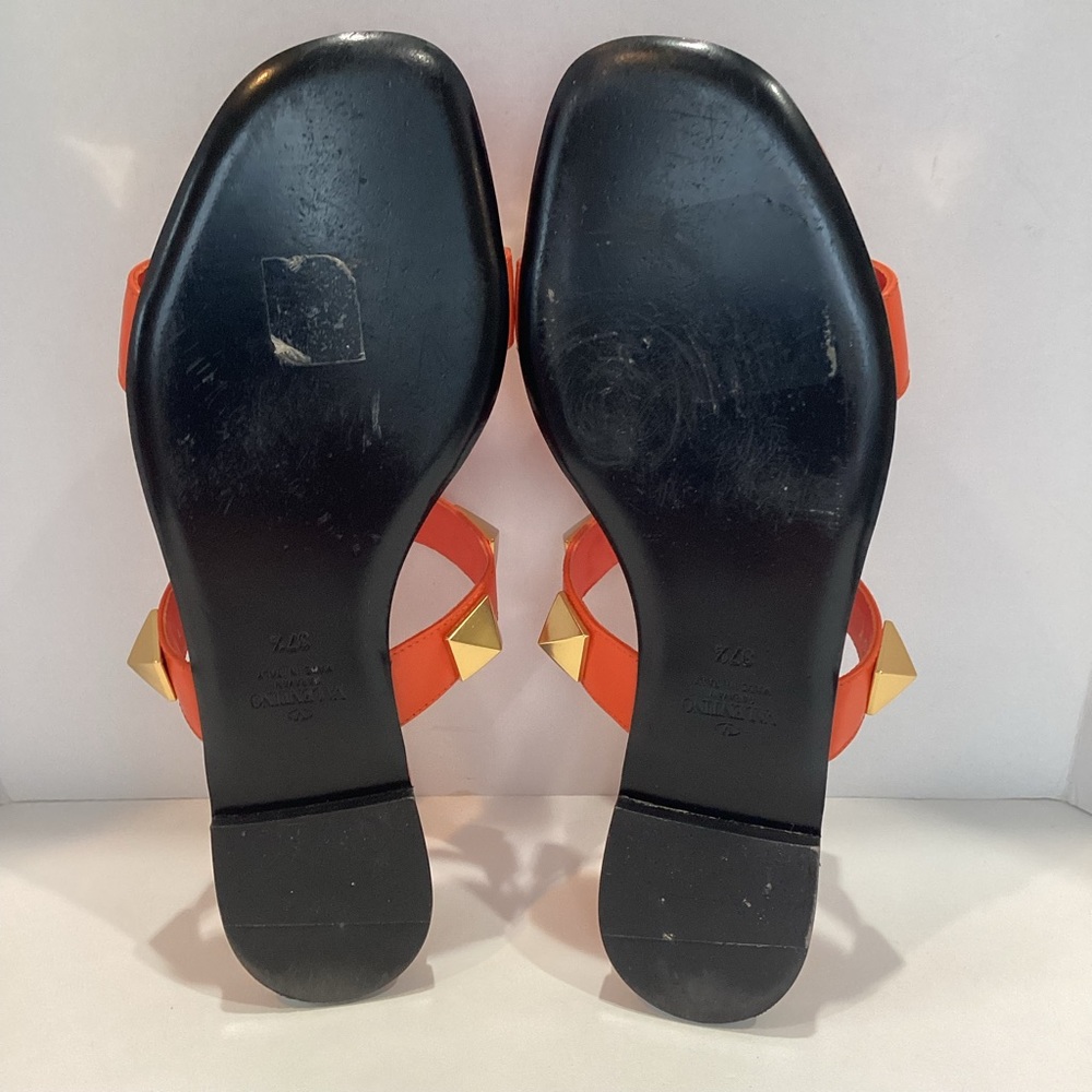 VALENTINO GARAVANI ORANGE ROCKSTUD SLIDE SANDALS - Picture 6 of 8